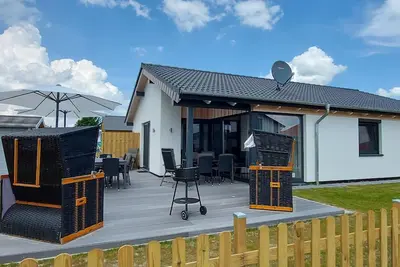 Image de G5 Ferienhaus mit Garten in Eckwarderhörne by Interhome