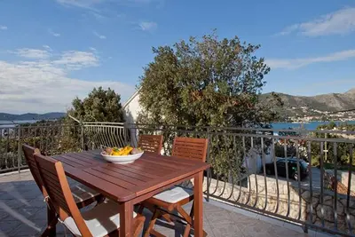 Image de Mélanie im Erdgeschoss einer Villa in Strandnähe by Interhome