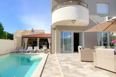 Image de mit Privatpool für 6 Personen ca. 105 m² in Bužinija, Adriaküste Kroatien by Interhome