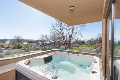 Image de Quercus Village App 11 mit jacuzzi by Interhome