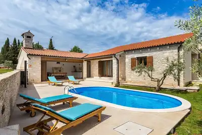 Image de in Kavran mit Privatem Pool by Interhome