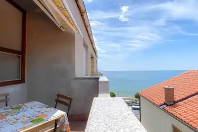 Image de Wohnung \"Meri\" mit Blick auf das Wasser by Interhome
