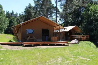 Image de Safarizelt in Hohenlychen mit Garten und Grill by Interhome