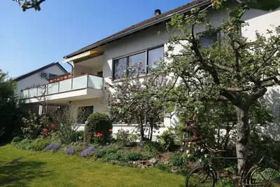Image de Große Ferienwohnung in Sinbronn mit Garten by Interhome