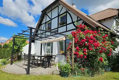 Image de Fachwerkhaus \"Paula\" mit Blick auf das Wasser by Interhome