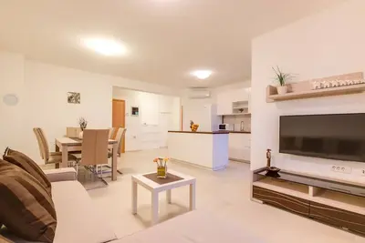 Image de Geräumige Wohnung mit zwei Schlafzimmern in Pula by Interhome