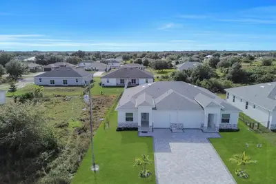 Image de ✅ Relaxing 3-Bedroom Private Duplex in Lehigh Acres