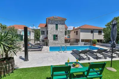 Image de Steinvilla am Strand Nina - Eos Croatia by Interhome