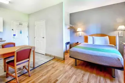 Image de Homey 2 Full Beds Suite w/ Kitchenette