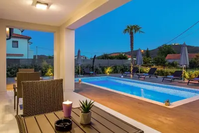 Image de Schönes Haus für 8 Personen mit großem Schwimmbad by Interhome