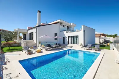 Image de Villa Dolcea - Elegant und stilvoll mit Pool by Interhome