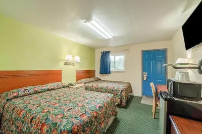 Image de Easy Access to Local Food, Gas, & Outdoor Attractions