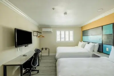 Image de Explore Victorville Sites from Affordable 2 Queen Beds Room