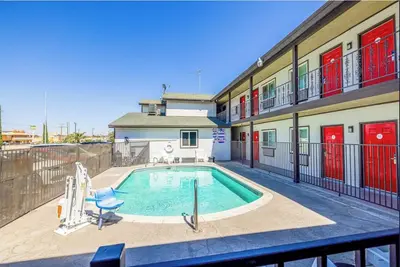 Image de Road Trip Stopover 2 Queen Beds Room Near I-15 | 4 Rooms Available!