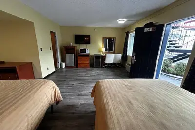 Image de Relax in a Pet-Friendly Queen Bed Room Close to Riverside Park Trails