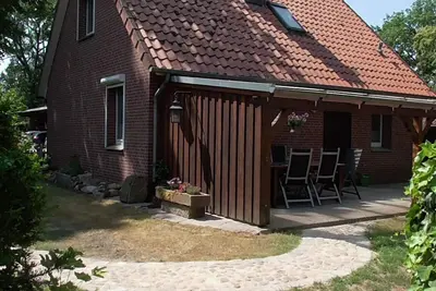 Image de mit überdachter Terrasse und Carport by Interhome