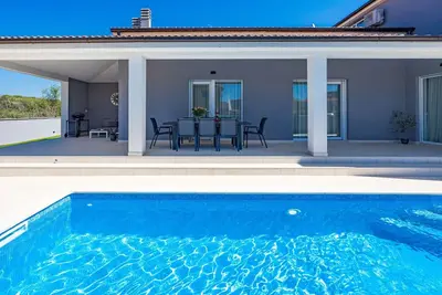 Image de Villa Tea mit beheiztem Salzwasserpool by Interhome