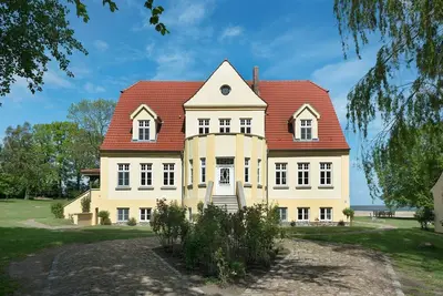 Image de Wohnung im zweiten Obergeschoss des Gutshauses by Interhome