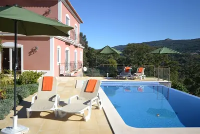 Image de Luxuriöse Privatvilla mit Infinity-Pool by Interhome