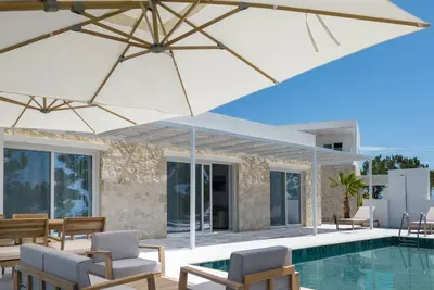 Image de Villa Maria mit privatem Pool und Meerblick by Interhome