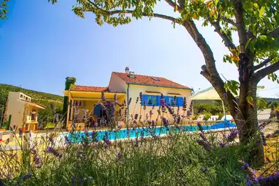 Image de Romantisches Haus in Krušvar mit privatem Pool by Interhome