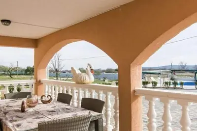 Image de Laura mit Pool by Interhome