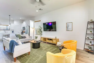 Image de 4 Mi to Nrg Stadium: Family Getaway w/ Balcony!