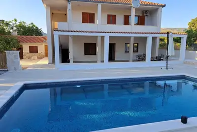 Image de \"Charmy Luna\" mit Pool by Interhome