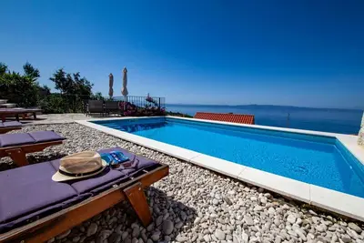 Image de Wunderschöne Steinvilla mit tollem Ausblick by Interhome