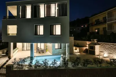Image de Luxusvilla Viola mit Pool, Sauna und Fitnessraum by Interhome