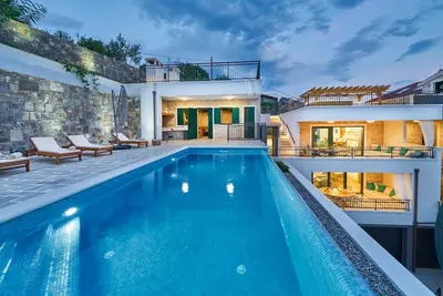 Image de Wunderschön gestaltete Villa Mladenka in Suhi Potok by Interhome
