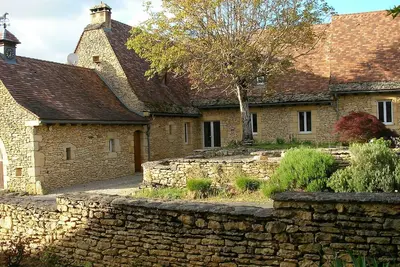 Image de Geräumiges Ferienhaus mit Charme in der Dordogne by Interhome