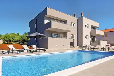 Image de Ferienvilla mit privatem Pool by Interhome