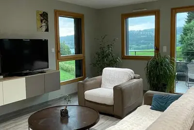 Image de Das ruhige Les Grangettes mit Seeblick by Interhome