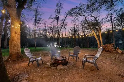 Private Lake House with Pool and Sauna