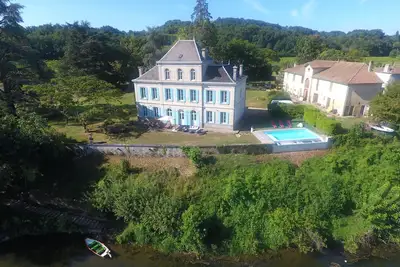 Image de Schloss mit Überlaufpool an der Dordogne by Interhome