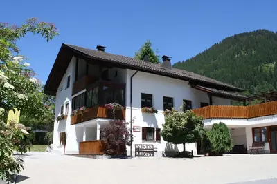 Image de Ruhige Wohnung im Ortszentrum by Interhome