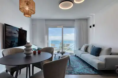 Image de Luxuriöses Apartment mit zwei Schlafzimmern und Meerblick by Interhome