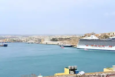 Image de Senglea mittelalterliches Haus große Valletta Meerblick by Interhome