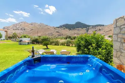 Image de in Kolympia mit privatem Garten by Interhome