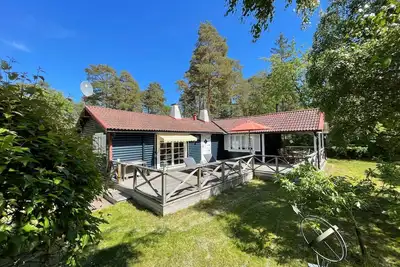 Image de Schönes Ferienhaus mit Garten, Terrasse und Grill by Interhome