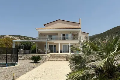 Image de Anwesen \"Villa Livadia\" mit Infinity-Pool by Interhome