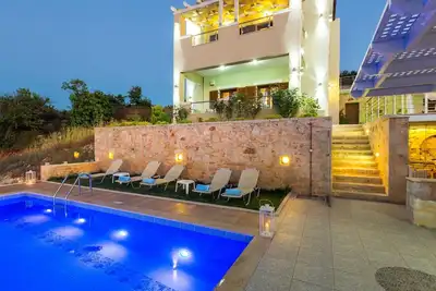 Image de Villa \"Kampos\" mit eigenem Pool by Interhome
