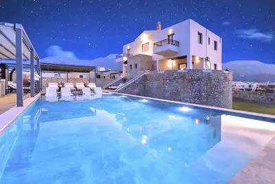 Image de Grey Grand Villa Privater Pool by Interhome