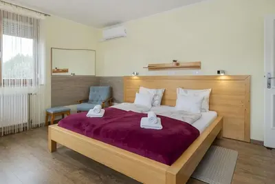 Image de Familien Appartement Nr. 4 Ács Apartman Hévíz by Interhome