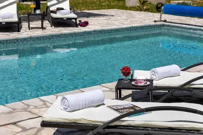 Image de Modernes Ferienhaus in Zaostrog mit Beheiztem Pool by Interhome
