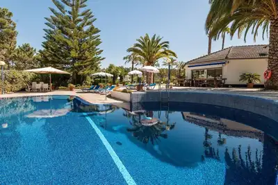 Image de Villa das Palmeiras mit großem Schwimmbad by Interhome