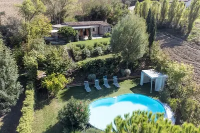 Image de Haus in Ostra mit privatem Pool by Interhome
