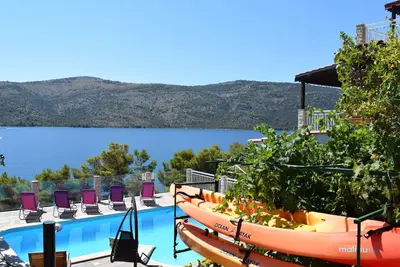 Image de Seaside Villa Lara mit beheiztem Swimmingpool by Interhome