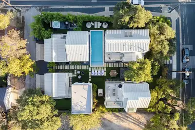 Image de Luxe 11bdr w/ Putting Green, Game Room, Pool | Bouldin Collective by AvantStay